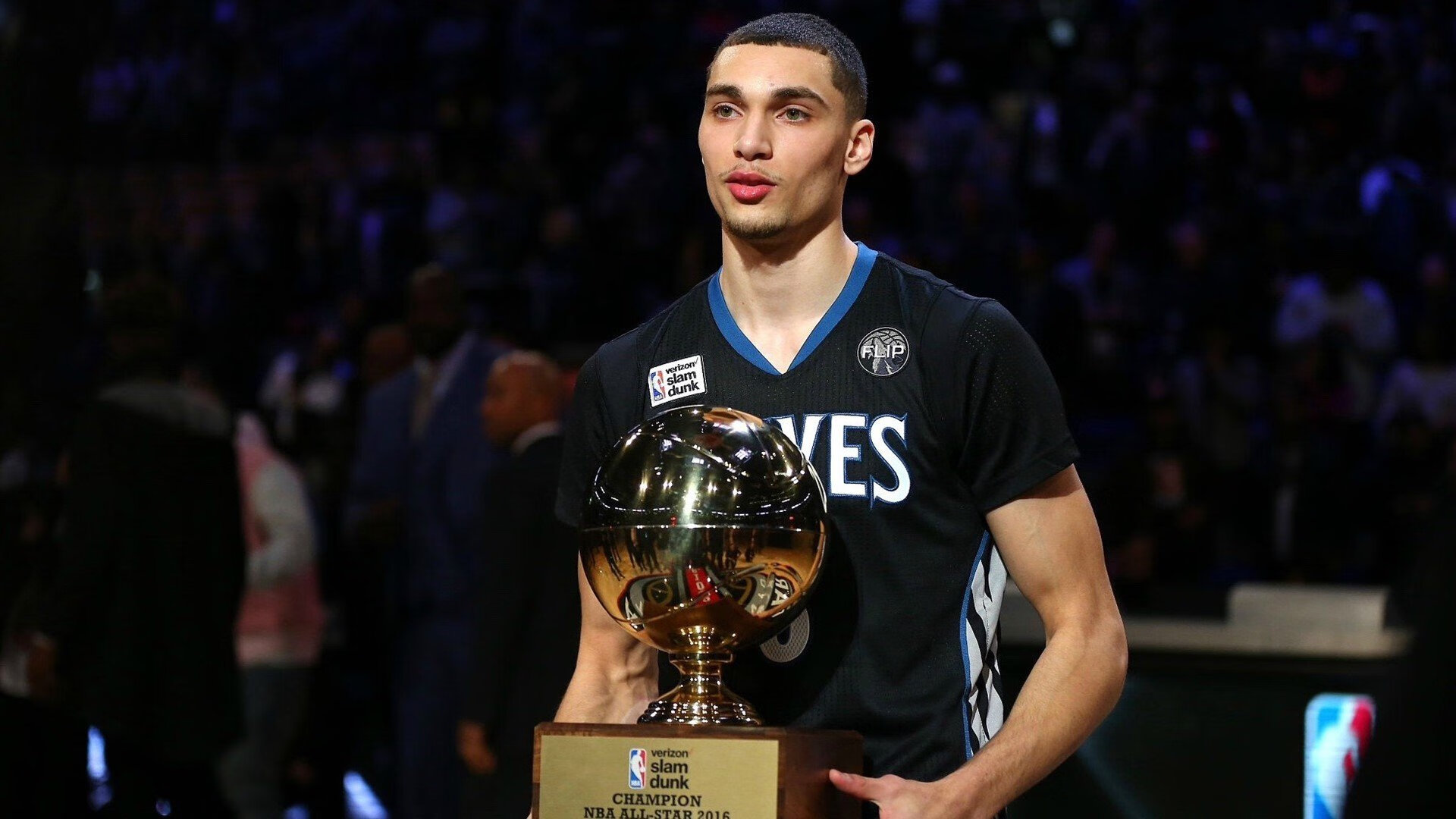 体育服装品牌联名产品走红社交媒体，著名体育品牌服装品牌